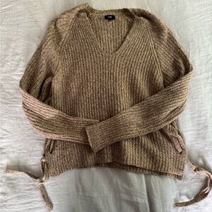 Line light brown tie side sweater
